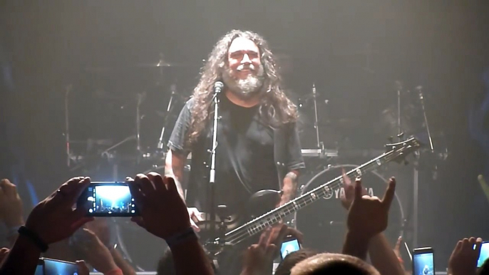 Fan Spits on Tom Araya of Slayer and Gets Kicked Out @ San Diego Comic Con Show