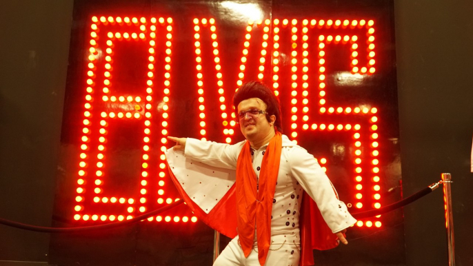 MINI ELVIS GRACELAND MEMPHIS TENNESSEE DWARF MIGHTY MIKE MIDGET TINY PERFORMANCES ENTERTAINMENT DWARF FOR HIRE PARTY FUN