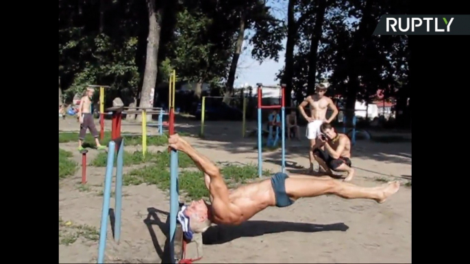 Super Ripped 71-yo Grandpa Shows Off His Jaw-Dropping Core Workout