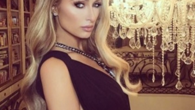 Paris Hilton crowned herself the queen of selfies 