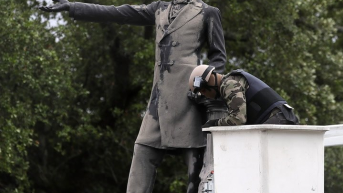 Workers just removed another confederate statue in New Orleans [Mic Archives]