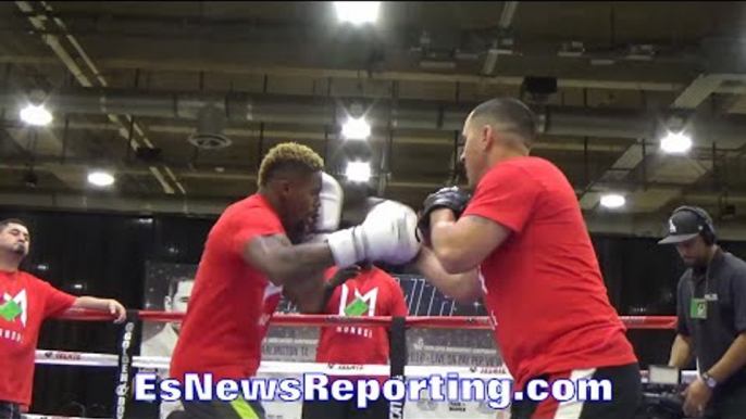 WILLIE MONROE JR DISPLAYS TRADEMARK HAND SPEED & FOOTWORK ON MITTS - EsNews Boxing