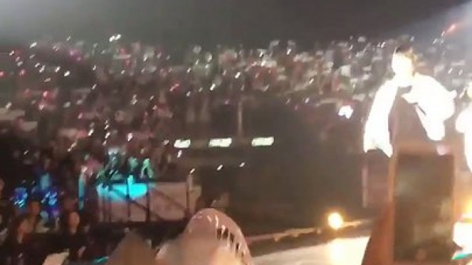 [FANCAM] BTS THE WINGS TOUR HONG KONG 2 SUGA PASSING CLOSE FANS