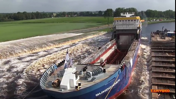 5 AMAZING Ship Launch Videos - YouTube