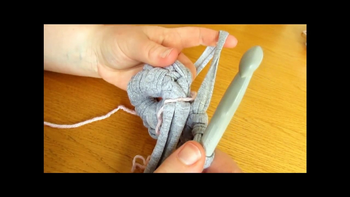 VERY EASY crochet pouf tutorial crochet cushion / foot stool/ floor cushion / pouf / ottom