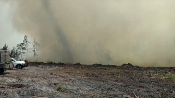 Firefighters Experience Smokenadoes at West Mims Wildfire