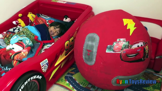 100 cars toys GIANT EGG SURPRISE OPENING Disney Pixar Lightning McQueen kids video Ryan ToysReview