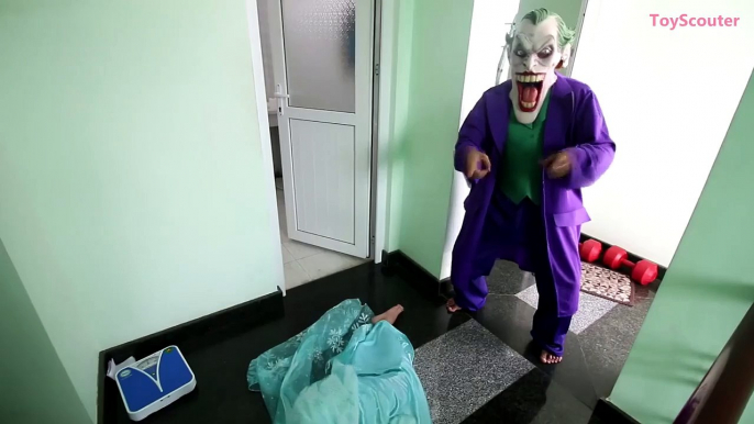 Frozen Elsa LOSES her HEAD! w_ Joker Spiderman & Spidergirl Funny Superheroes in Real Life-YXEebd