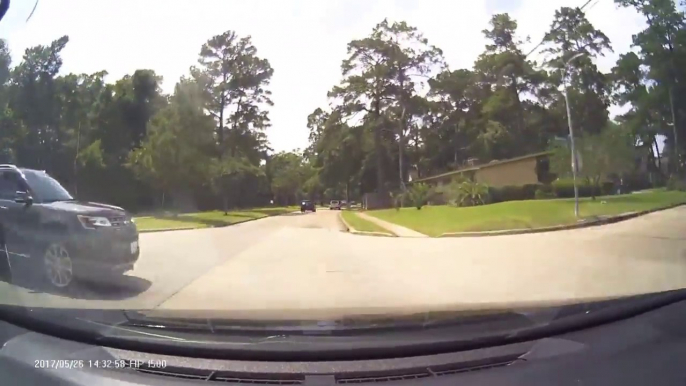 Accident frontal de voitures filmé en caméra embarquée !