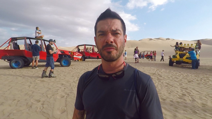 En mode Mad Max et surfeur du désert dans les dunes du Pérou !