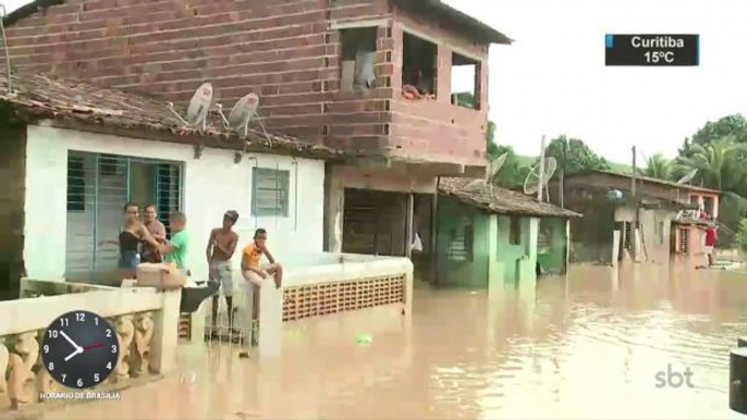 PE: Chuva já provocou três mortes e deixou 40 mil pessoas desalojadas