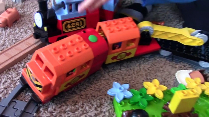 Thomas and Friends Wooden Railway _ Thomas saaaTrain and Lego Duplo Playtime Compilation