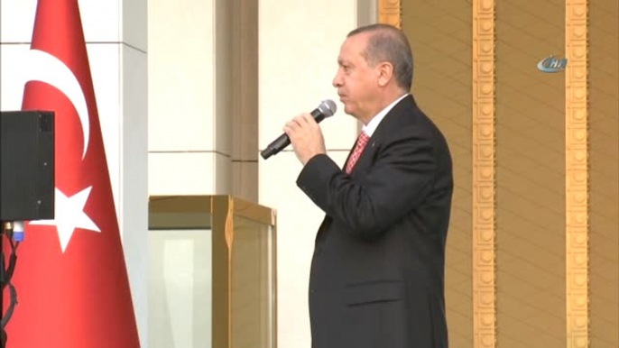 Cumhurbaşkanı Erdoğan: "Korkaklar Zafer Anıtı Dikemez"