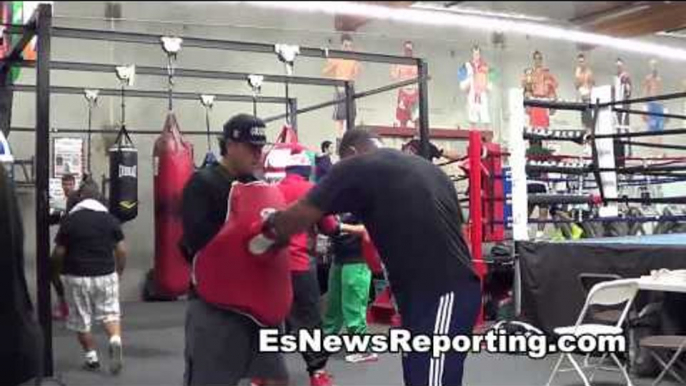 cuban boxing star mike perez working out in oxnard - EsNews boxing