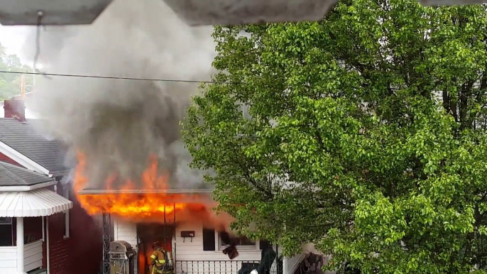 Quand la maison de tes voisins prend feu... VIOLENT !