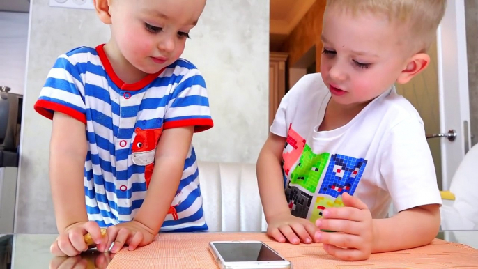 Bébé mal bricolage sur mauvais enfants maman drôle halloween sur mauvais enfants