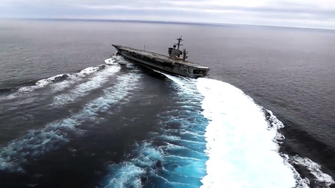 Aircraft Carrier Drifting & Doing Donuts – USS Abraham Lincoln EXTREME High-Speed Turns