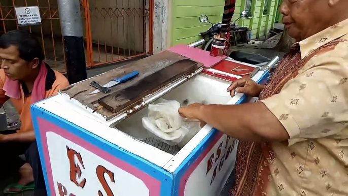 Classic Cocktail Bin, street style In Do