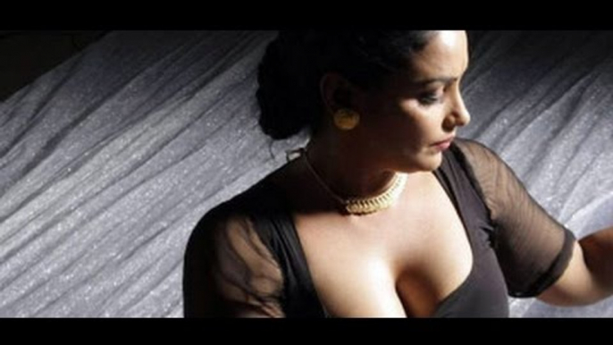 Swetha Menon Sizzling Romantic Photos Exclusive Collection