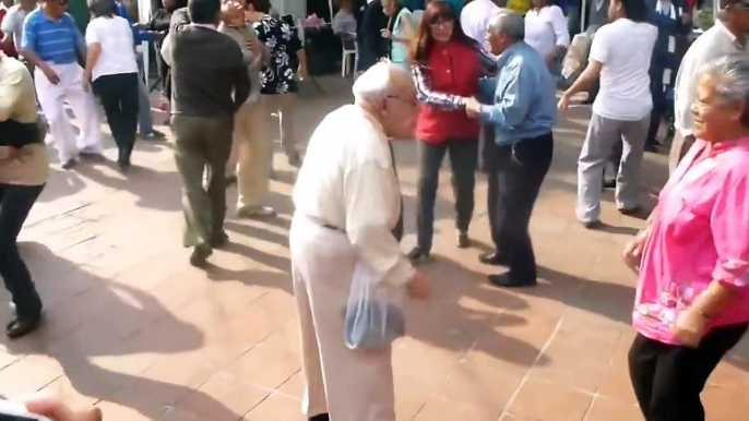 Vidéo virale - Personne âgée danse