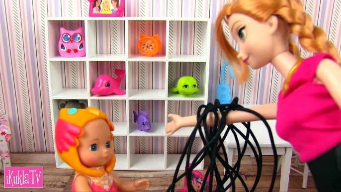 Dans le jeunes filles pour jouets Jeu clin doeil Barbie va maternelle coeur froid Elsa barbie