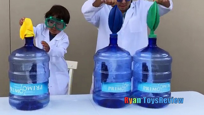 Baking Soda and Vinegar Easy Science Experiments for kids BALLOON BLOW UP Ryan ToysReview