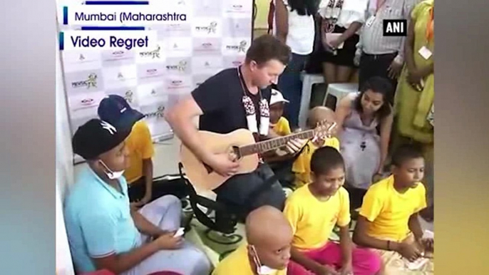 Brett Lee takes part in music therapy session for young cancer patients