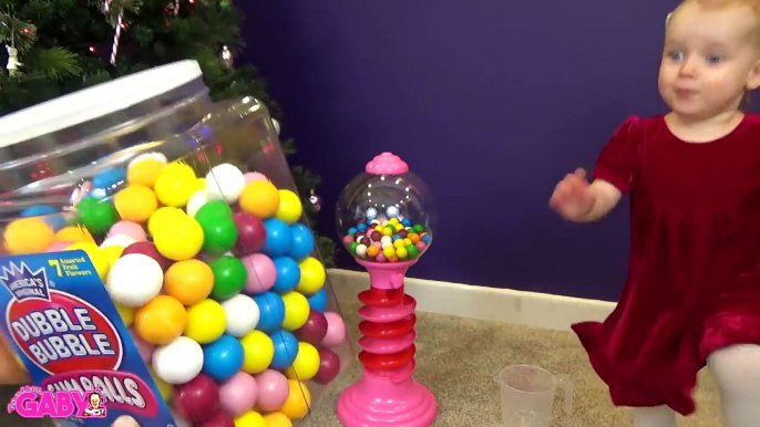 GIANT DUBBLE BUBBLE GUMBALL MACHINE CHALLENGE Gross Candy Spiders Insects Surprise Eggs To