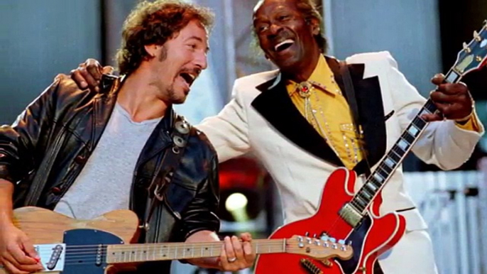 Chuck Berry Dies at 90; Helped Define Rock n Roll