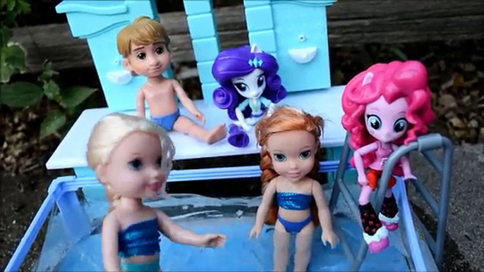 Y Ana en poco mi fiesta poni piscina nadando niñito niños pequeños elsa