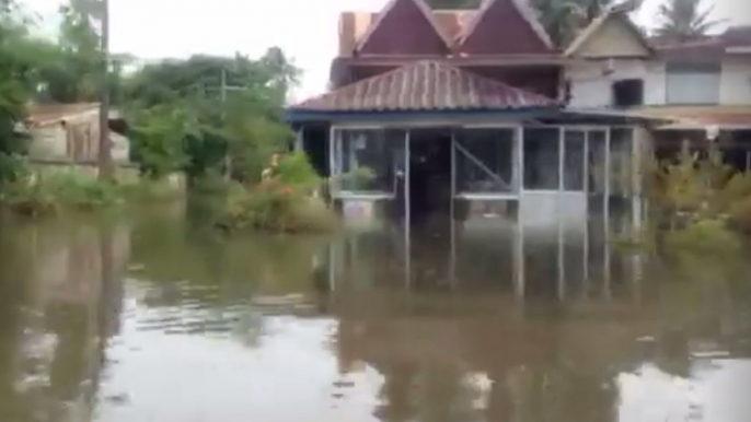 Torrential Rain Causes River Levels to Rise in Thailand's Northeast