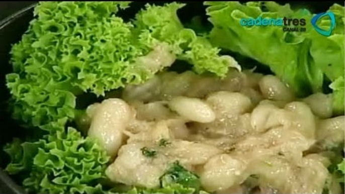 Receta de cómo preparar ensalada de atún con alubias. Recetas de comidas fáciles y rápidas