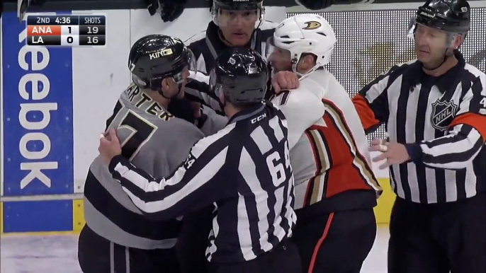 Ryan Kesler one punches Jeff Carter