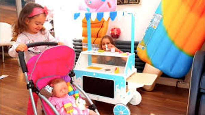 Playing Pretend Food ICE Cream Cart -Transform Giant Popsicles & Ice Cream Cones