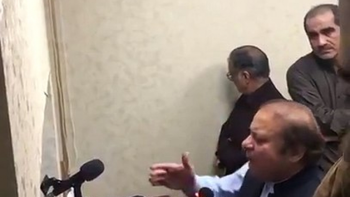 Khawaja Saad Rafiq ne Nawaz sharif ki container ke andar se Taqreer karte video share kar di. Dekhen kesa Mahol he conta