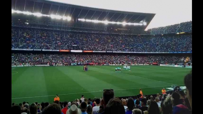 Le FC Barcelone rend hommage aux victimes des attentats catalans