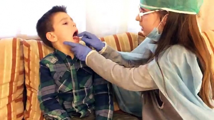 Docteur pour Jeu enfants Dans le avec les enfants jouent médecin joue le Dr ukolami.play