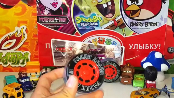 Des voitures des œufs déballage pour machines point de défaillance Kinder surprise œufs Kinder Surprise surprises welly de