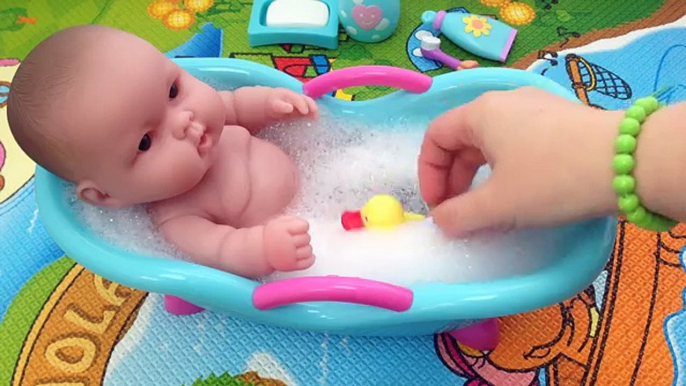 Bébé mal bain née poupée alimentation pipi sommeil temps équipe Baby Doll puppe temps de bus