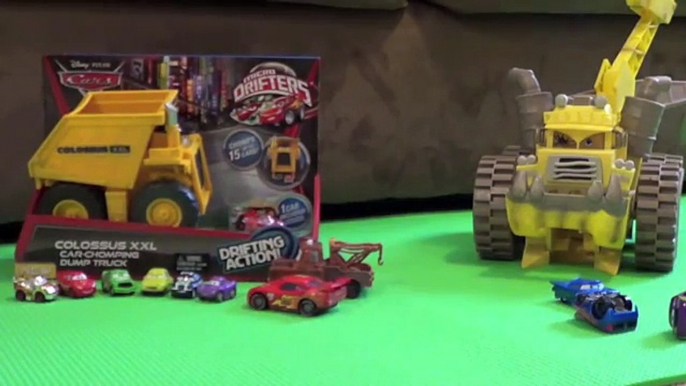 Des voitures colosse dériveurs monstre en hurlant basculement un camion 2 banshee micro disney pixar t