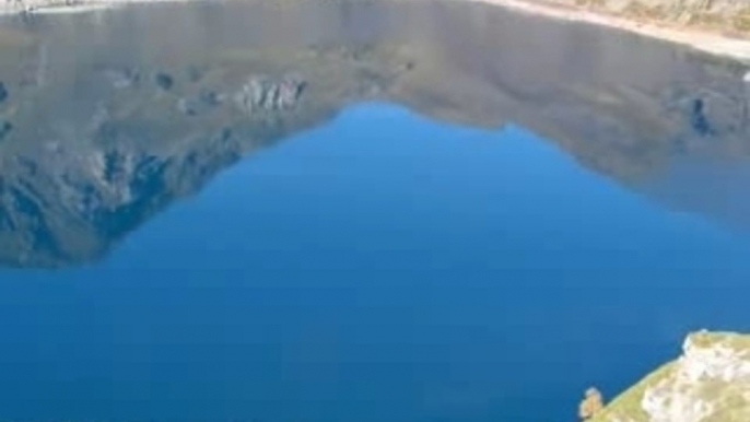 Lac vert et lac bleu par le col d'ahoubé