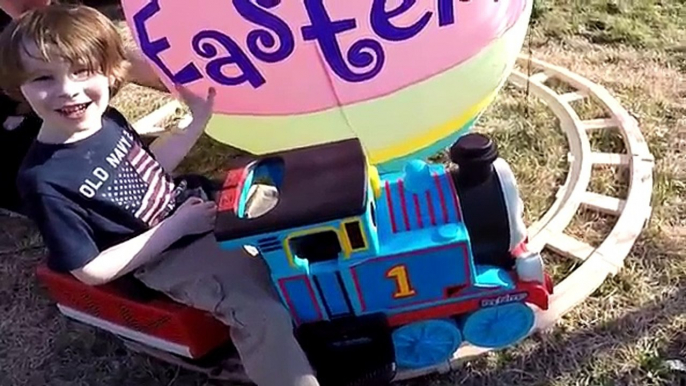 Pâques Oeuf moteur pour géant enfants sur cheville balade réservoir le le le le la jouets Entrainer Surprise thomas thomas