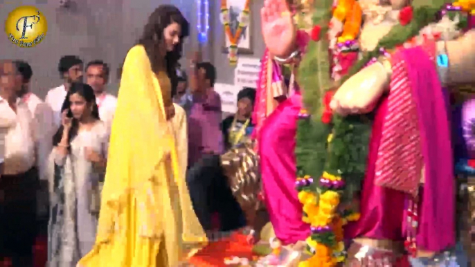 URVASHI RAUTELA, POONAM PANDEY & BAPPI LAHIRI VISIT ANDHERI CHA RAJA FOR DARSHAN