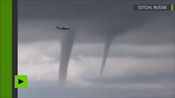 Un avion de ligne pris entre plusieurs tornades tente d'atterrir sur l'aéroport de Sotchi en russie