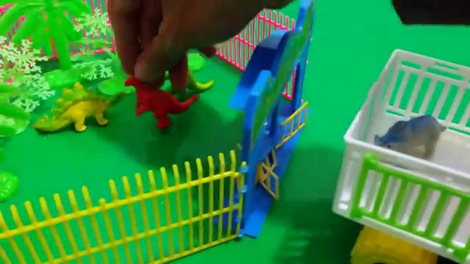 Porte dinosaures pour jardin dans enfants un camion vidéos |