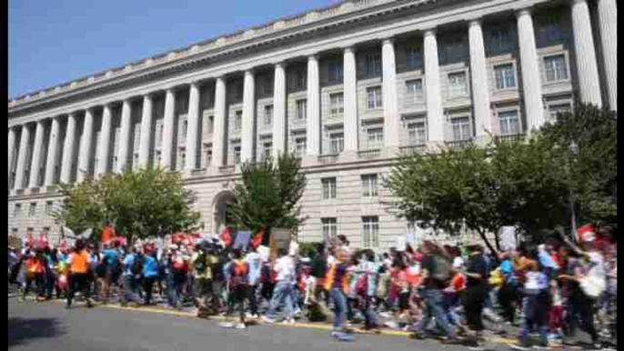 Las calles de Washington se llenan de "soñadores" tras el fin de DACA