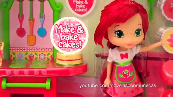 Juguetes de Rosita Fresita con el set de muñecas y la casa de Strawberry Shortcake - Famil