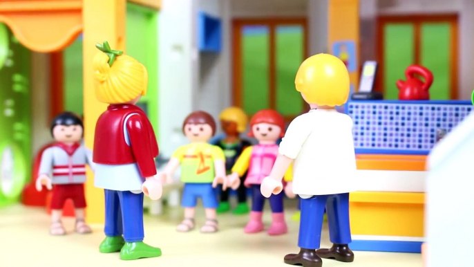 PLAYMOBIL Film deutsch: FEUER auf KITA KLO bei SCHULBESUCH | Playmobil Feuerwehrmann Kinderfilm