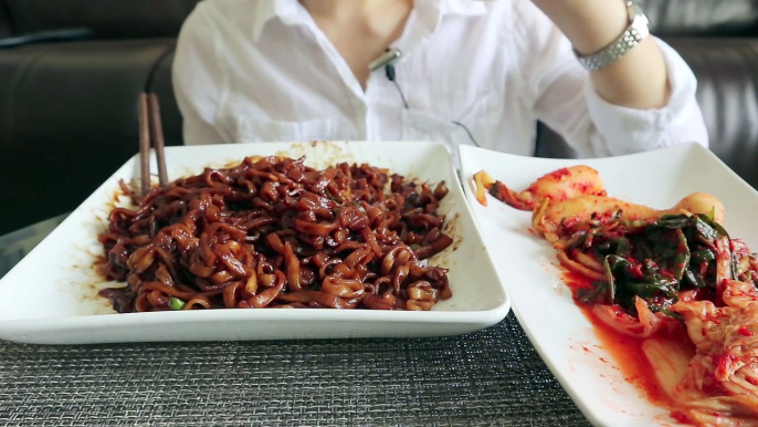 ASMR Eating Korean Instant Black Bean Noodles 짜장 라면 & 김치 이팅사운드