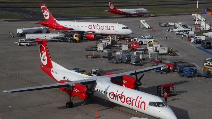 Air Berlin cancels 100 flights after pilots call in sick